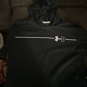 Under armour hooded t shirt youth xl